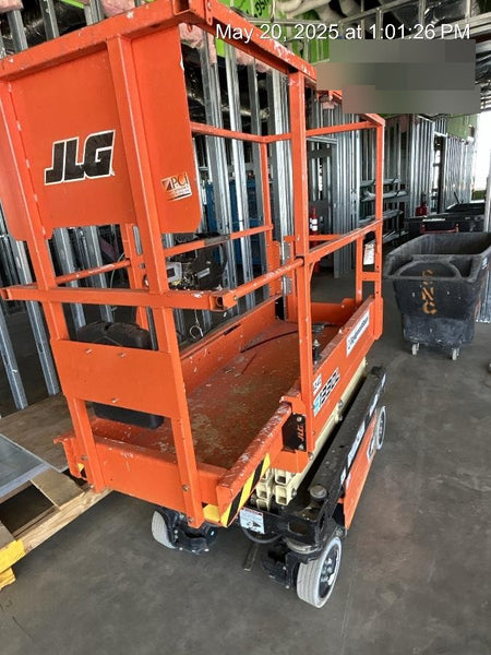 2021 JLG ES1330L