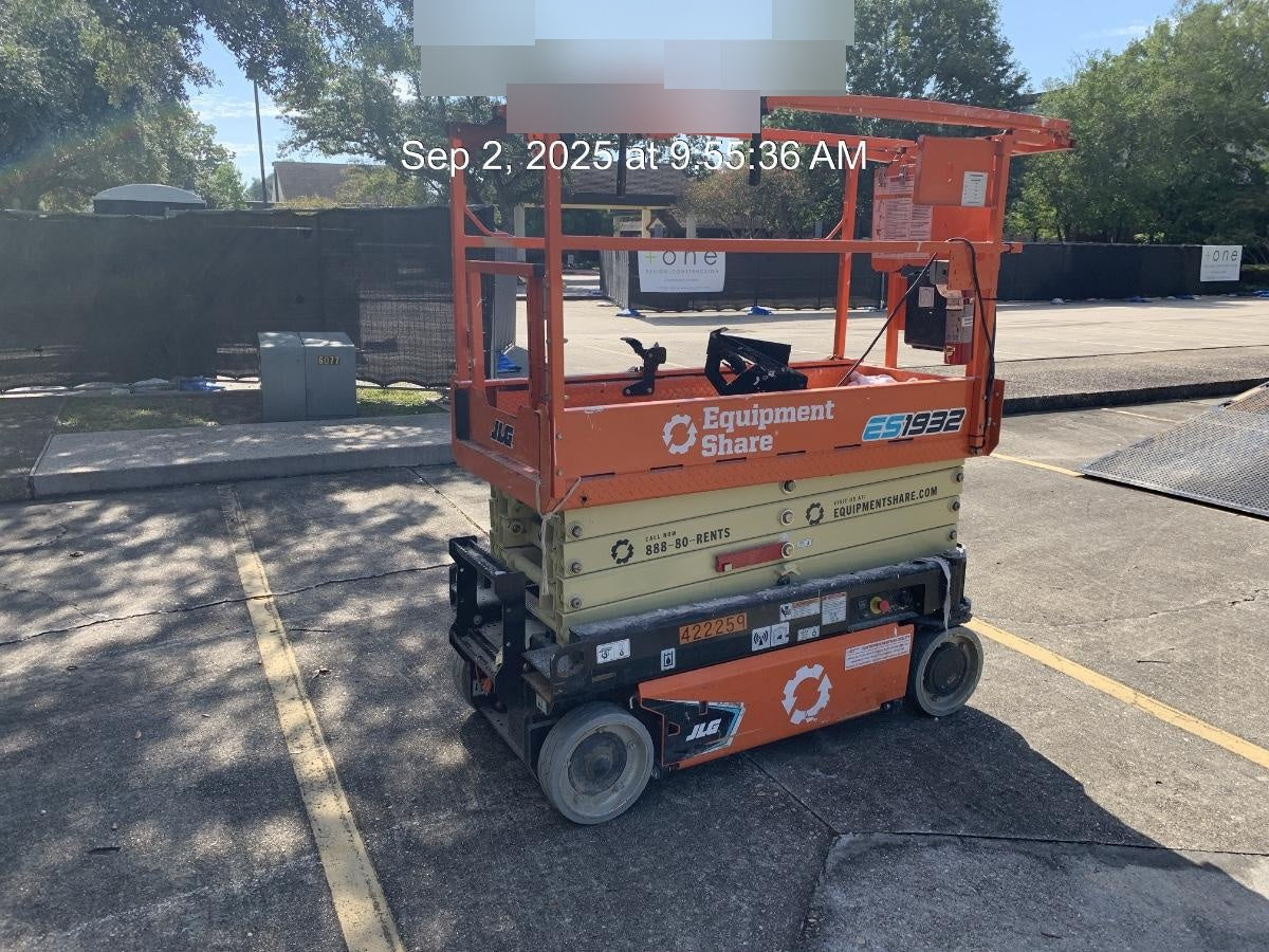 2024 JLG ES1932