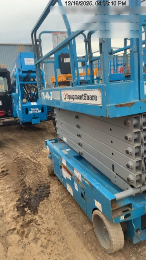 2019 Genie GS-4047 Folding rails with half height swing gate