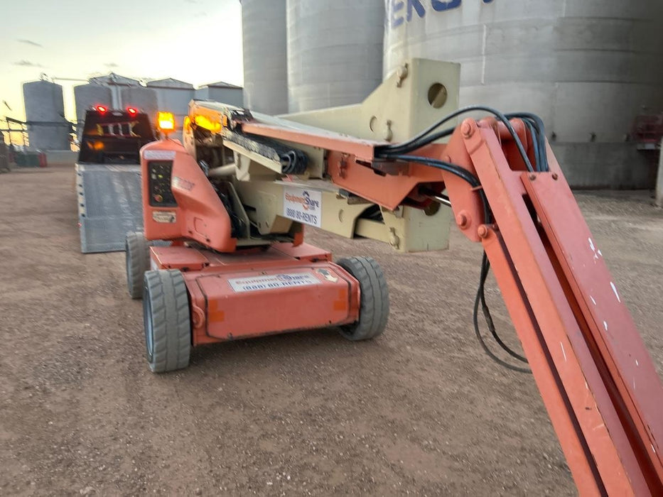 2016 JLG E450AJ