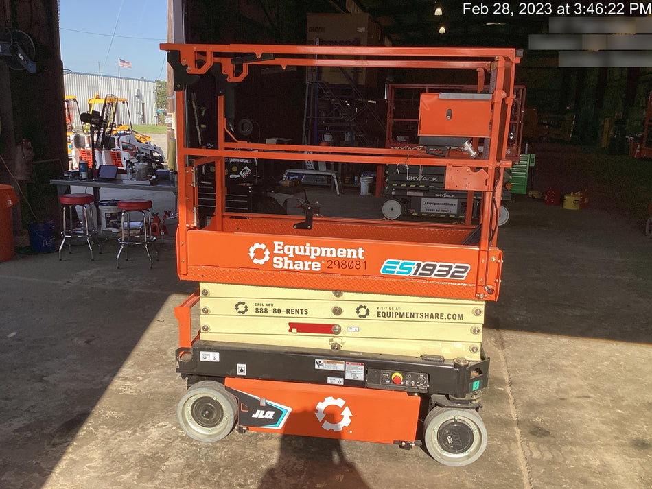 2023 JLG ES1932