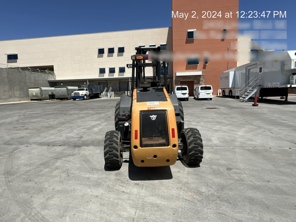 2023 CASE 588H