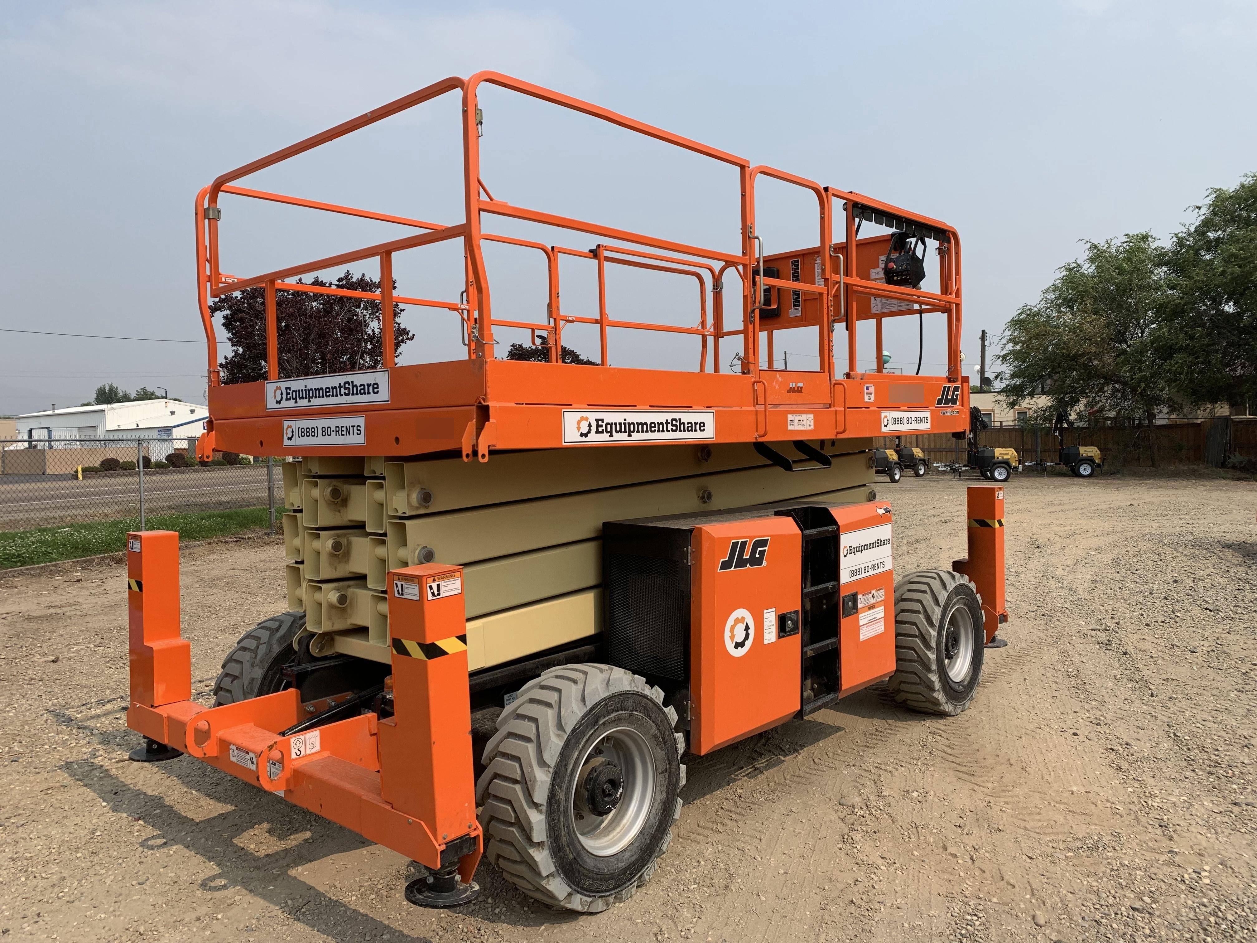 2020 JLG 430LRT
