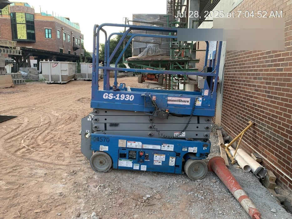 2019 Genie GS-1930 Fixed rails with chain Entry