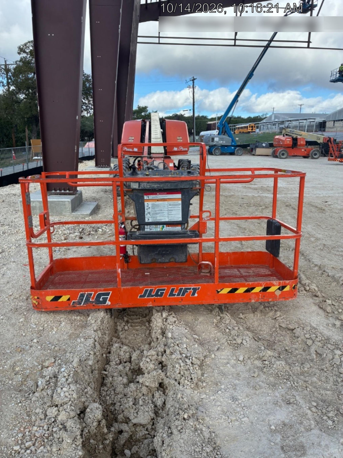 2022 JLG 660SJ