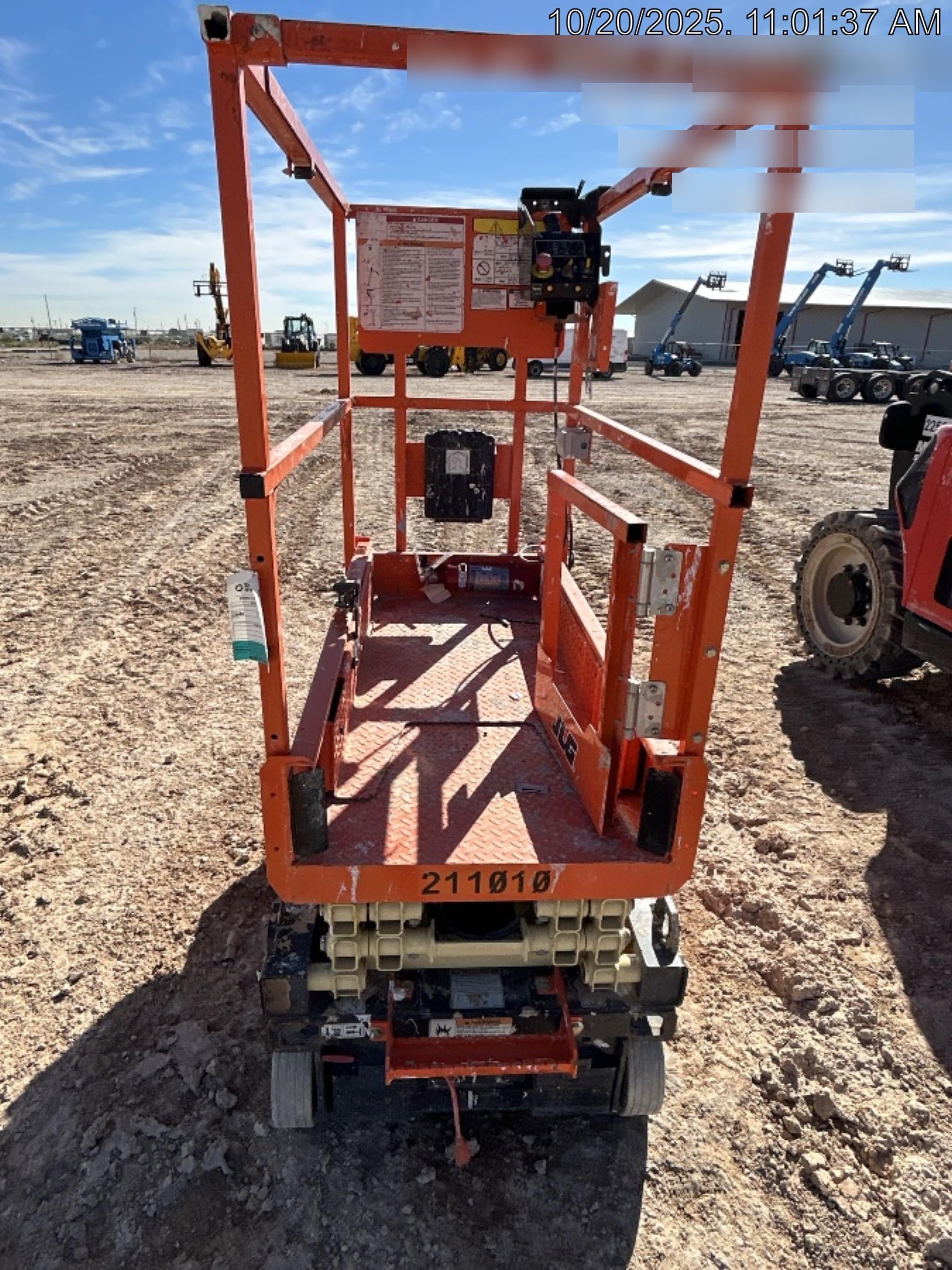 2022 JLG ES1330L