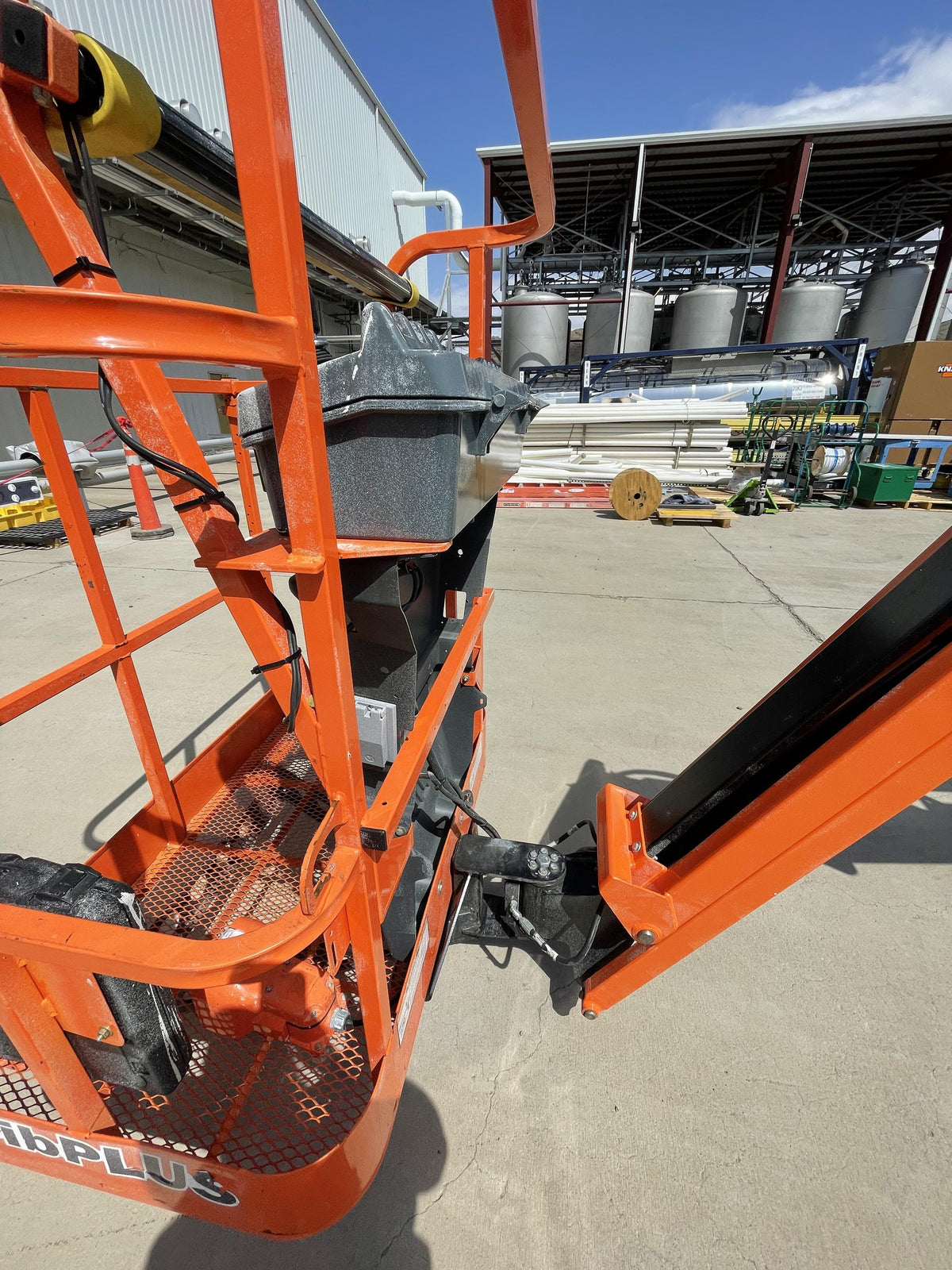 2019 JLG E300AJP