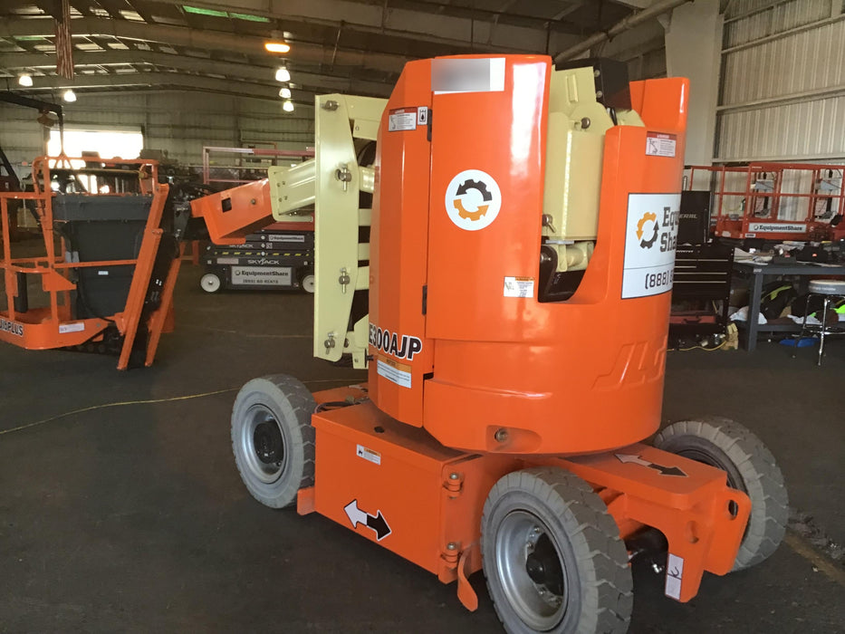 2019 JLG E300AJP