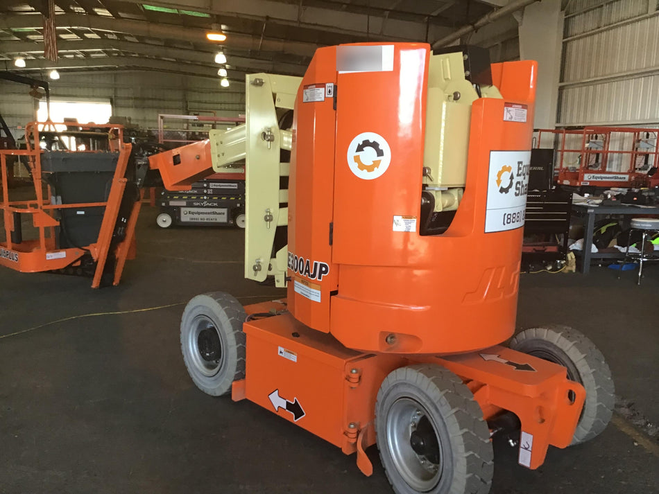 2019 JLG E300AJP