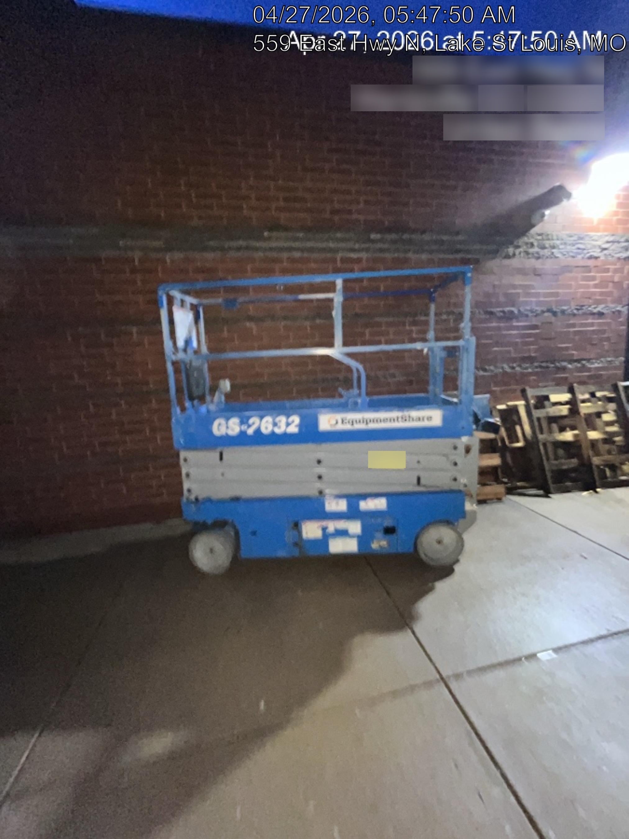 2019 Genie GS-2632 Folding rails with half height swing gate