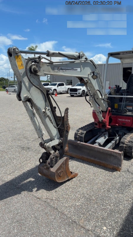 2022 TAKEUCHI TB235-2R