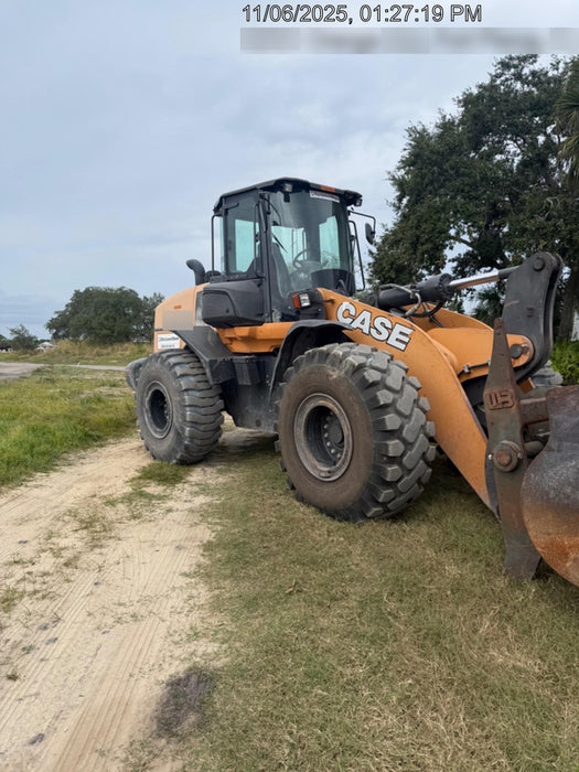 2018 Case 821G CLOSED CAB, JRB 418 STYLE HYD COUPLER