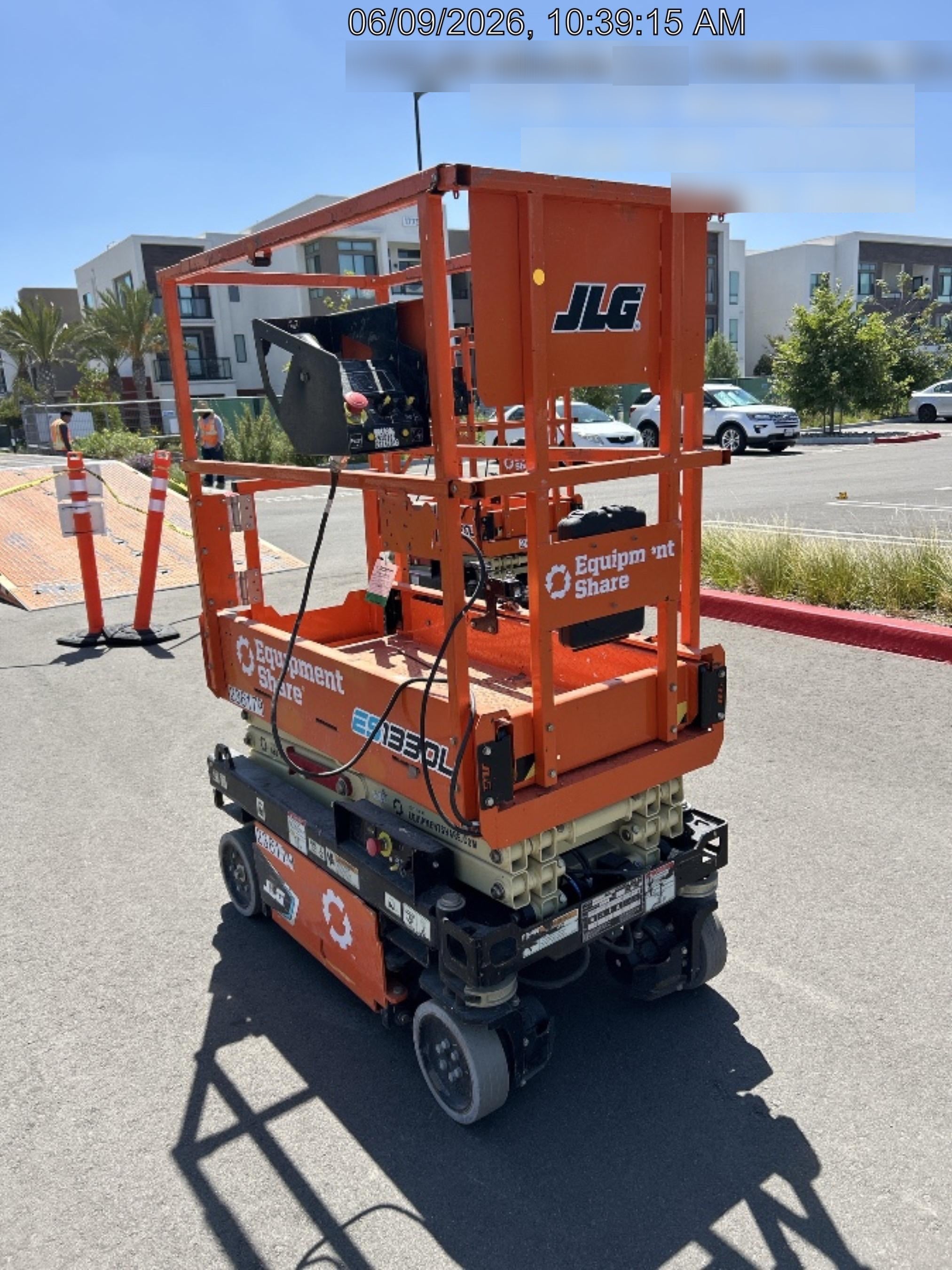 2022 JLG ES1330L