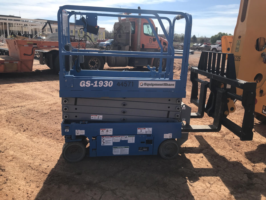 2019 Genie GS-1930 Fixed rails with chain Entry