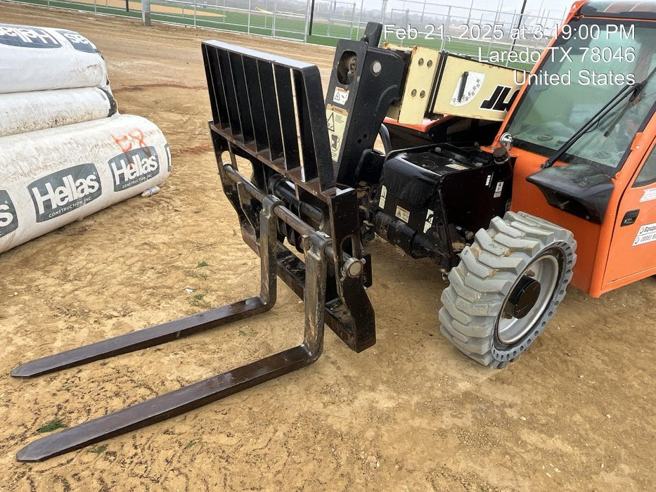2019 JLG G5-18A Cab/Heat/Air, NM Solid Tires, Beacon w/48" Carriage, 48" Pallet Forks