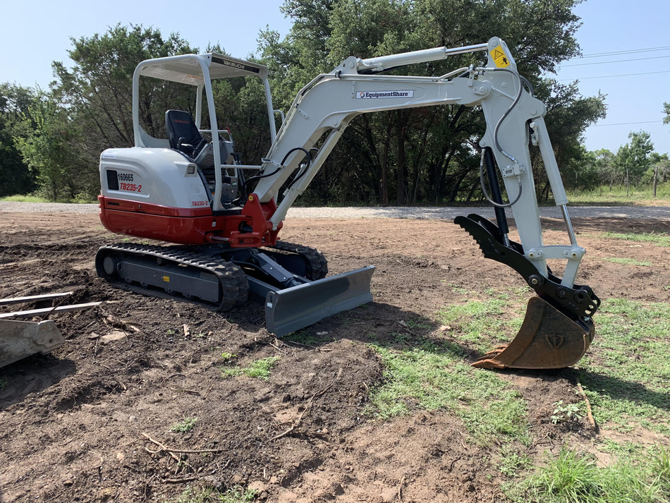 2021 TAKEUCHI TB235-2R