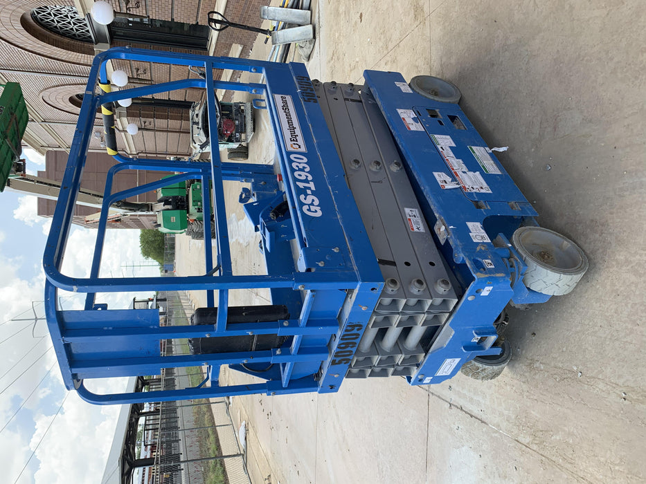 2019 Genie GS-1930 Fixed Rails with Chain Entry