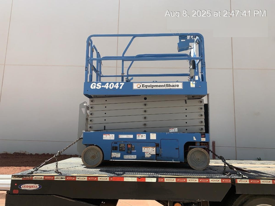 2019 Genie GS-4047 Folding rails with half height swing gate