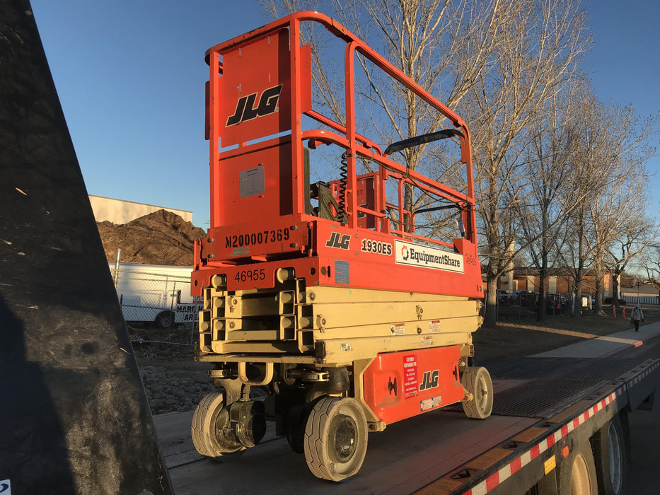 2017 JLG 1930ES Standard Options
