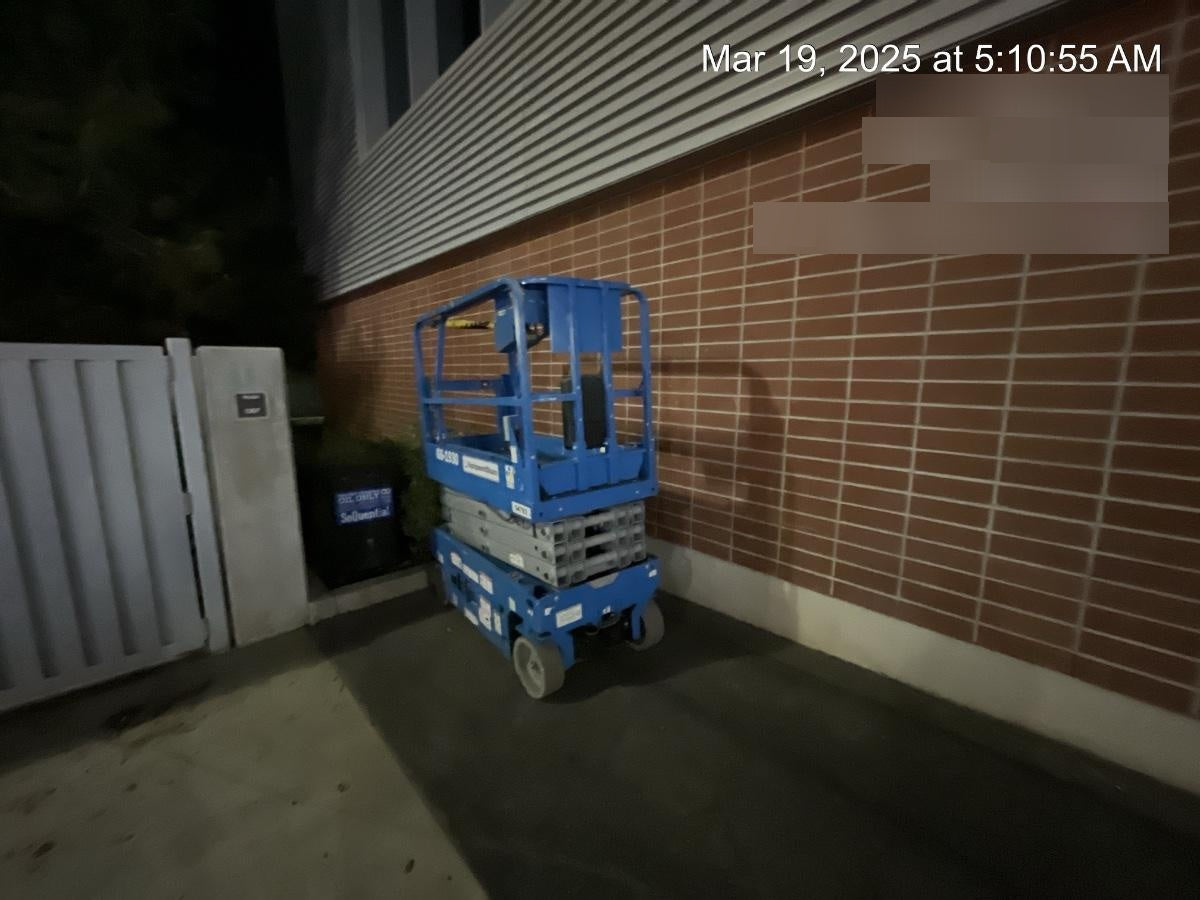 2019 Genie GS-1930 Half Height Swing Gate, 800W Inverter