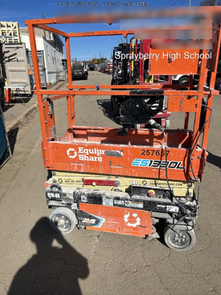 2022 JLG ES1330L