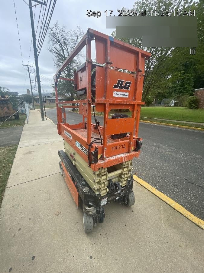 2021 JLG ES1932