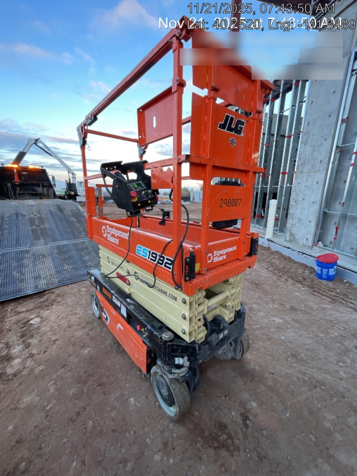 2023 JLG ES1932