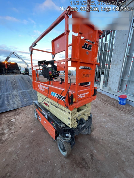 2023 JLG ES1932