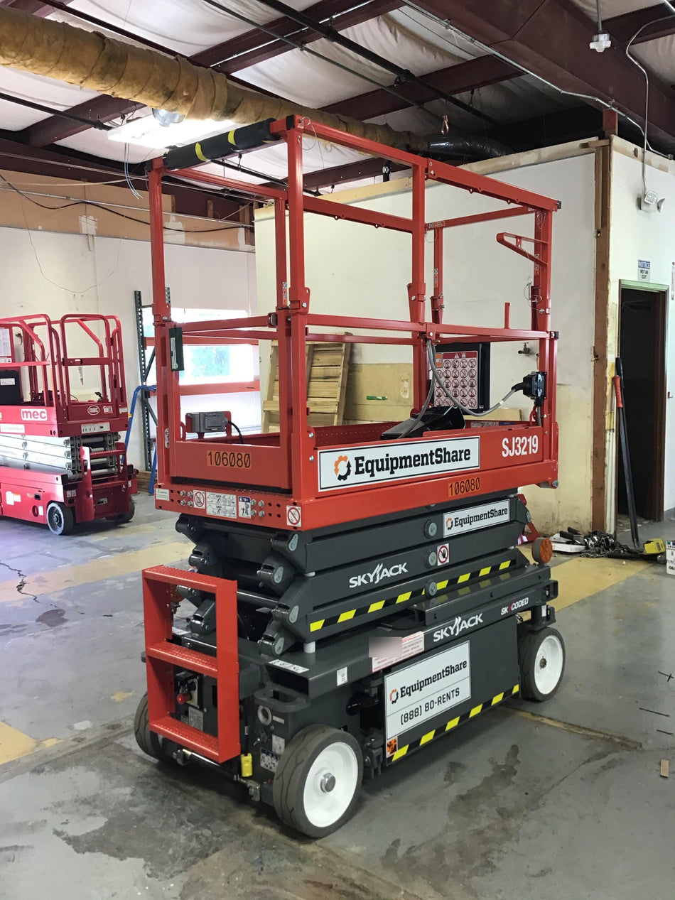 2020 Skyjack SJIII-3219 Solid NM Tires, Half height spring hinged entry gate, Dual Beacons, 800W Inverter