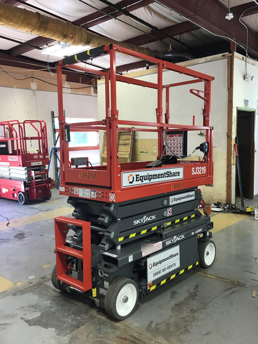 2020 Skyjack SJIII-3219 Solid NM Tires, Half height spring hinged entry gate, Dual Beacons, 800W Inverter