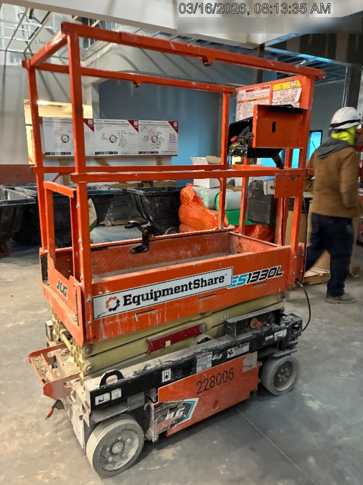 2022 JLG ES1330L