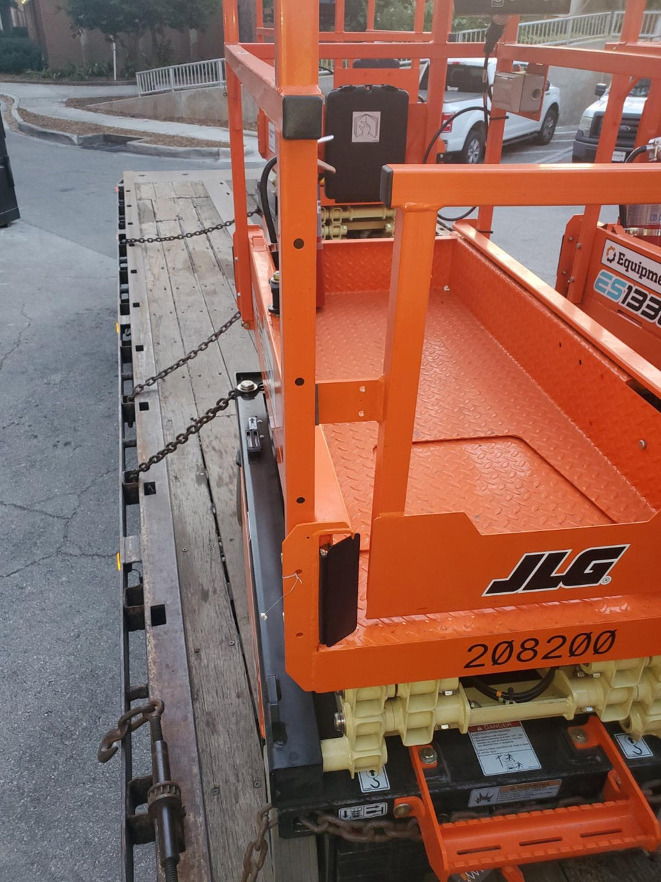 2022 JLG ES1330L
