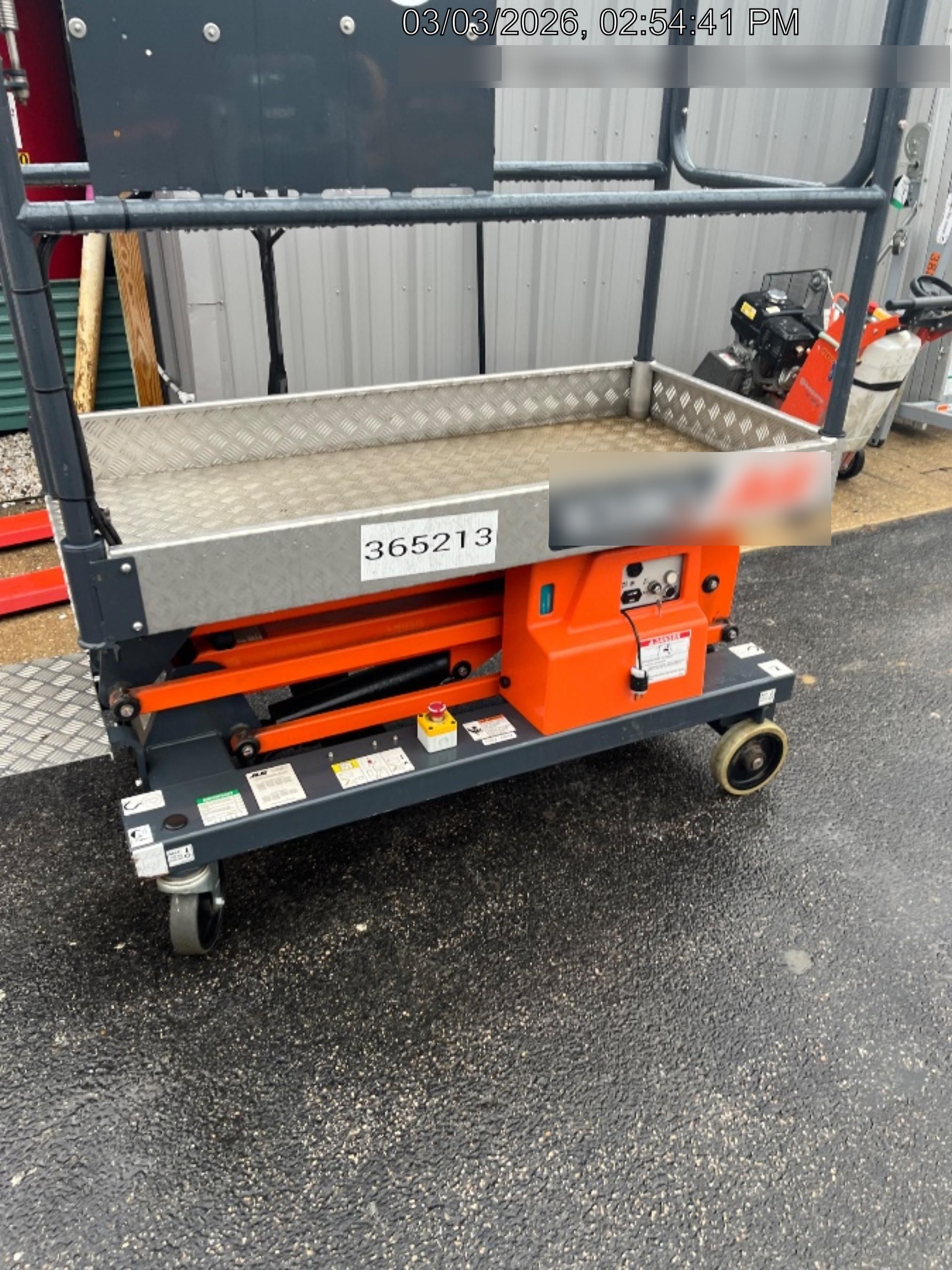 2023 JLG 1030P