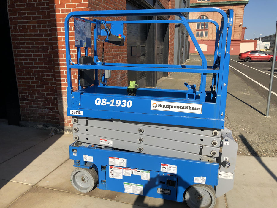 2019 Genie GS-1930 Half Height Swing Gate, 800W Inverter