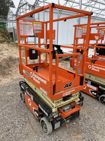 2022 JLG ES1330L