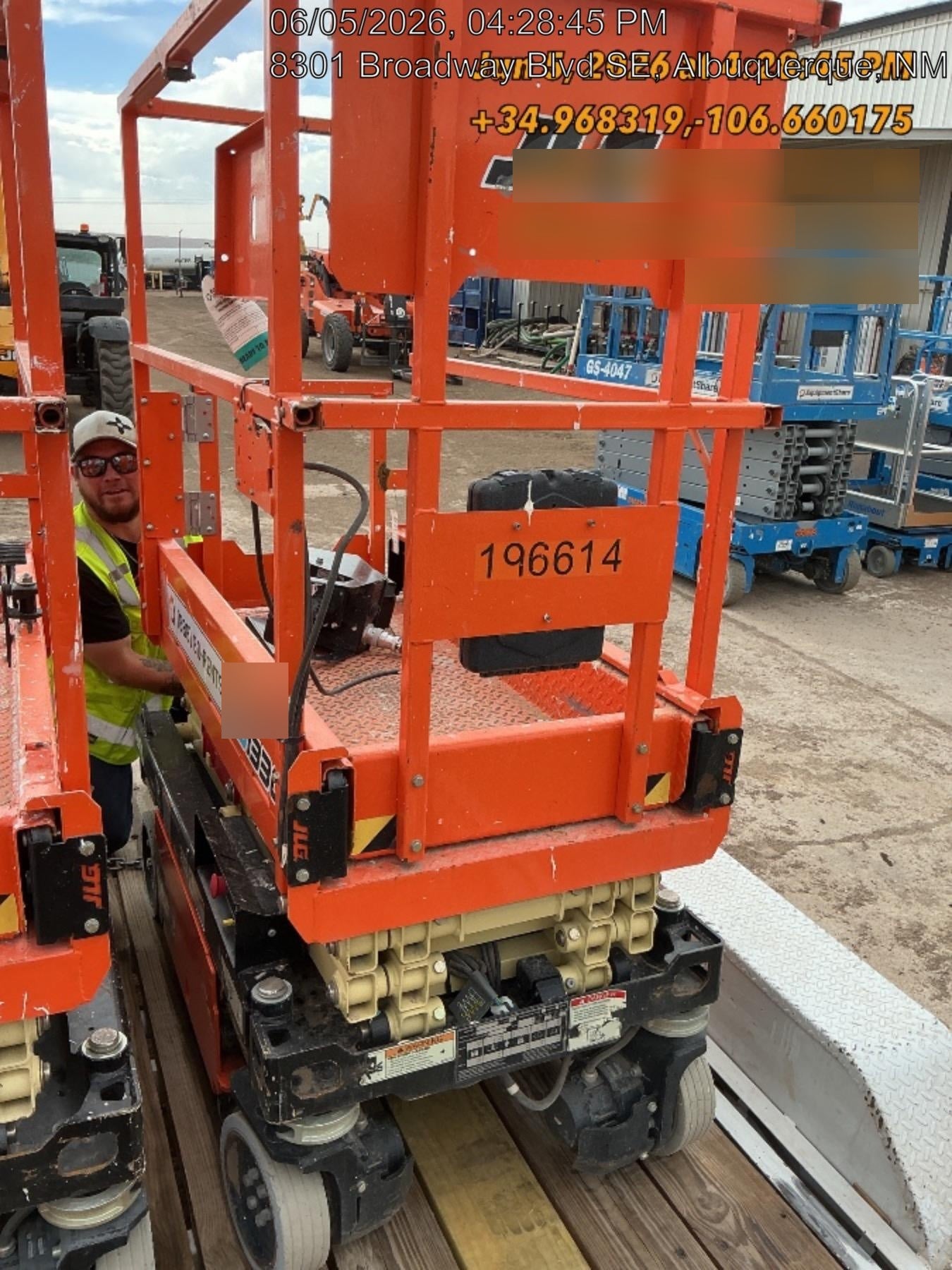 2021 JLG ES1330L