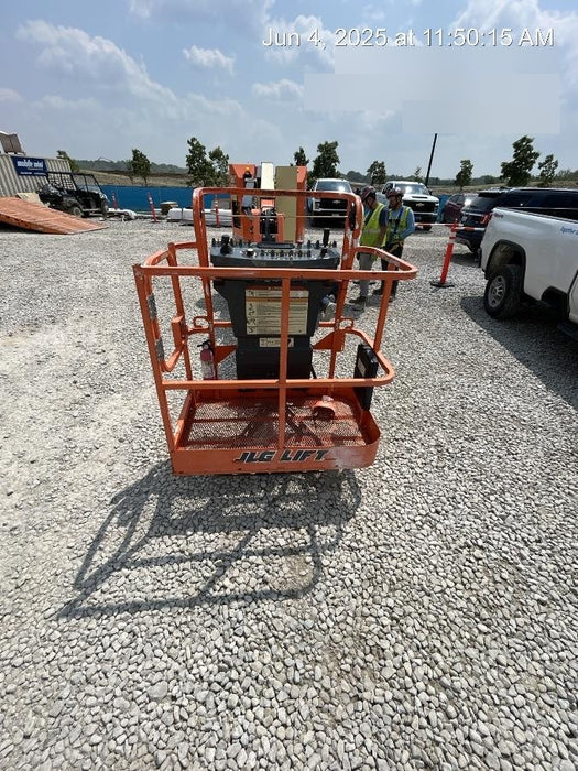 2019 JLG E300AJP