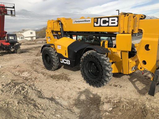 2020 JCB 512-56 Cab/Heat/Air, 109 HP, Solid Tires, STD Worklight, Beacon, Aux Hydraulics, Lifting Eye, Back up Alarm w/66" Carriage/60" Forks
