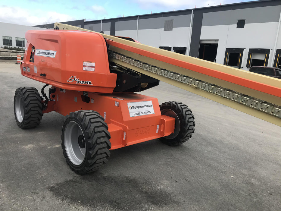 2020 JLG 600S