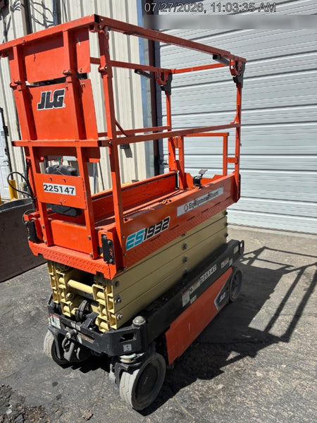 2022 JLG ES1932