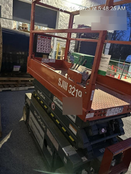 2019 Skyjack SJIII-3219 Solid NM Tires, Half height spring hinged entry gate, Dual Beacons, 800W Inverter