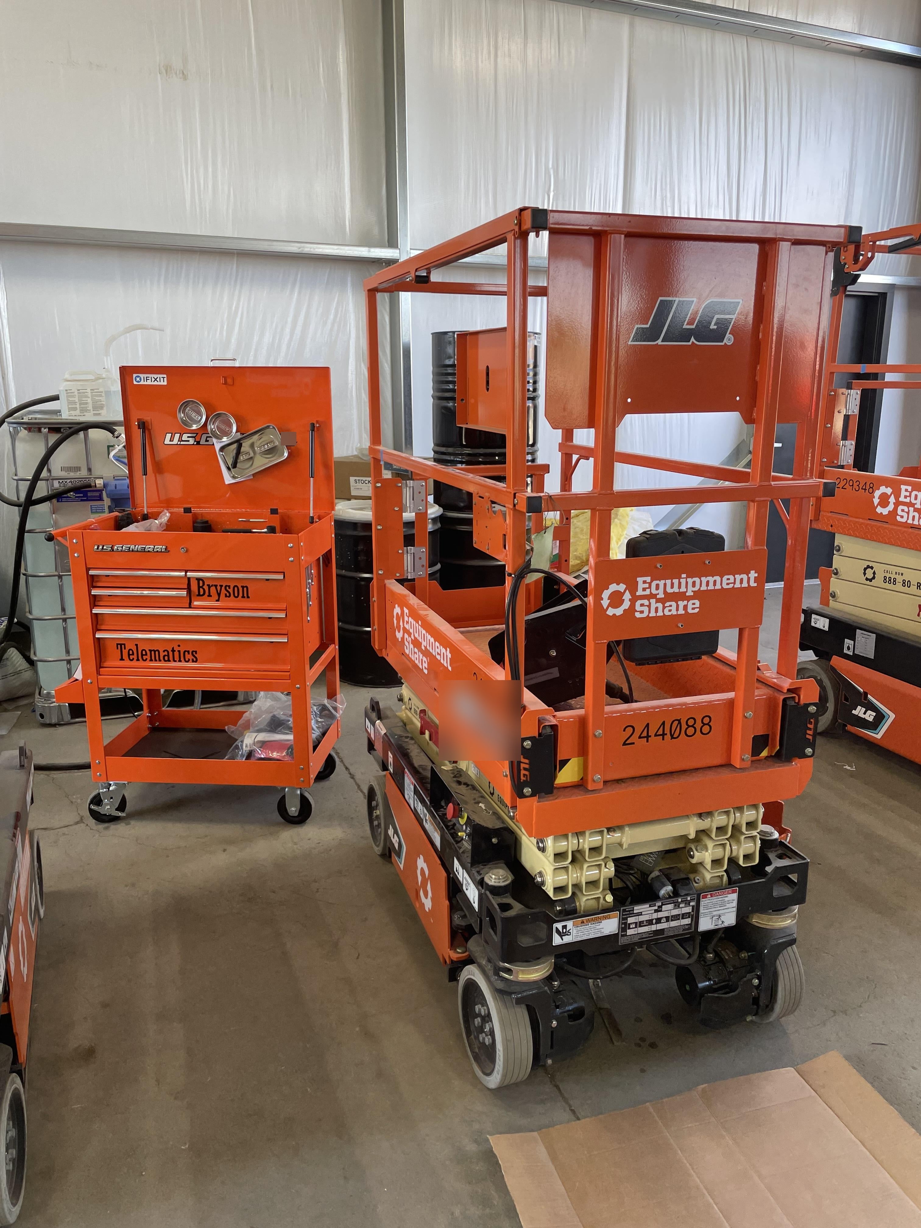 2022 JLG ES1330L