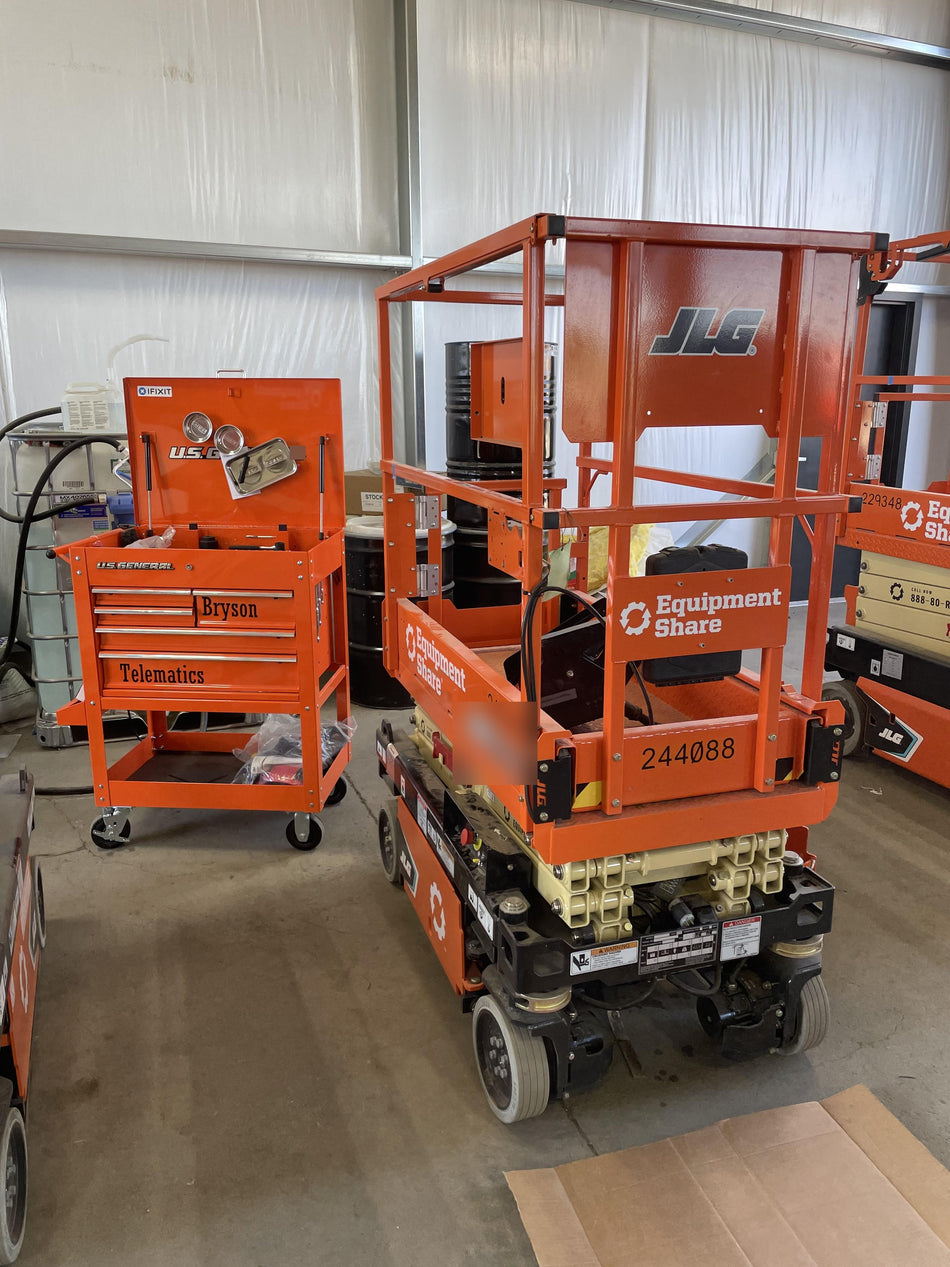 2022 JLG ES1330L