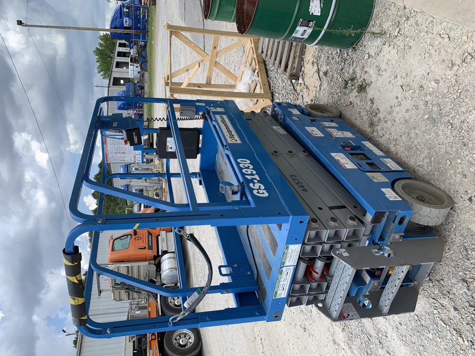 2019 Genie GS-1930 Fixed rails with chain Entry