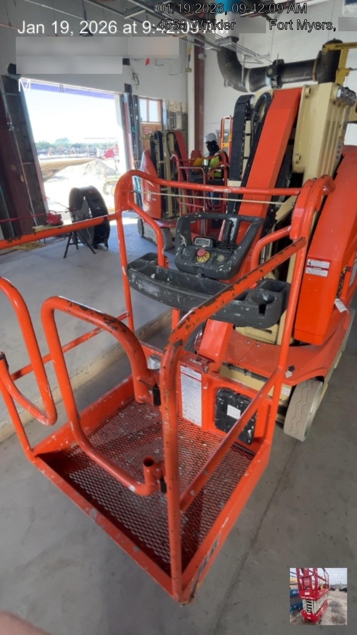 2022 JLG 26E