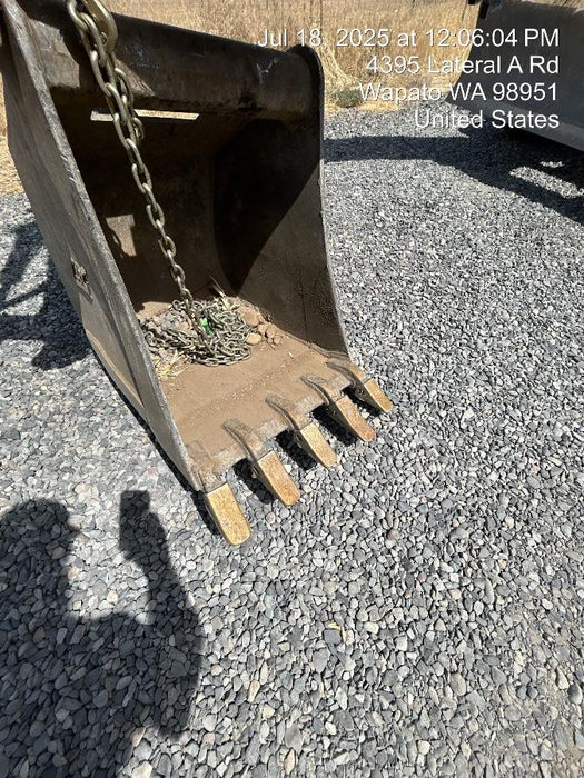 2025 TAKEUCHI 24" Bucket Takeuchi