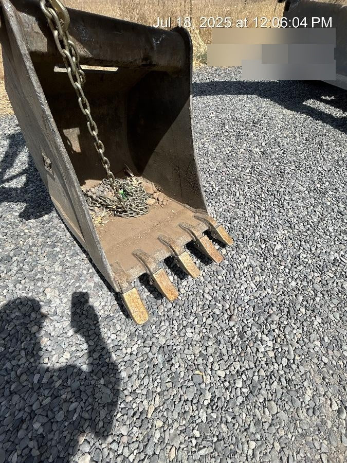 2025 TAKEUCHI 24" Bucket Takeuchi