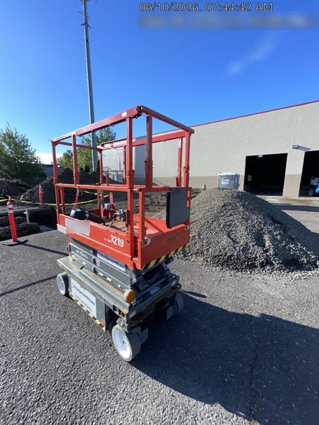 2020 Skyjack SJIII-3219 Solid NM Tires, Half height spring hinged entry gate, Dual Beacons, 800W Inverter