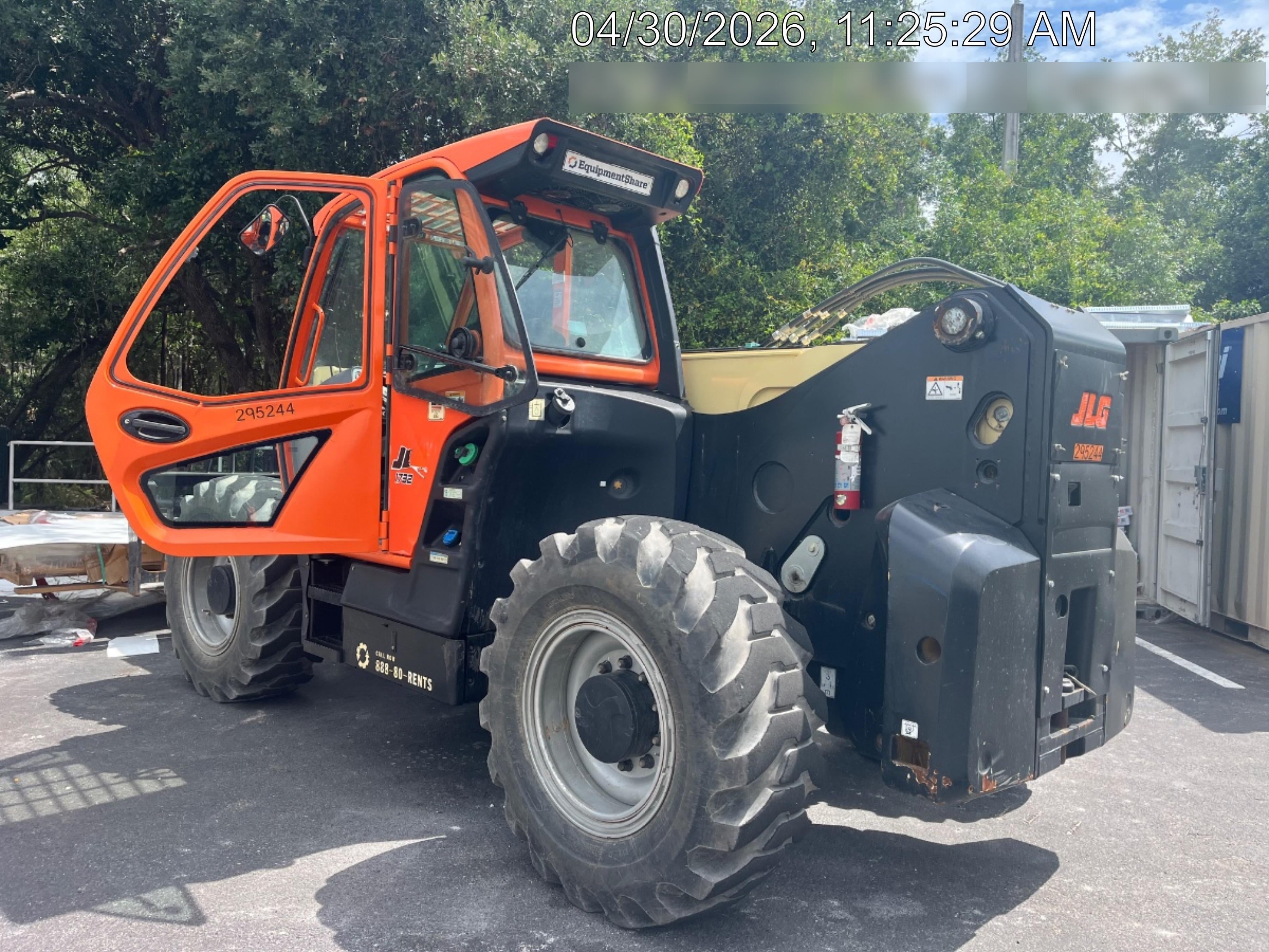 2023 JLG 1732