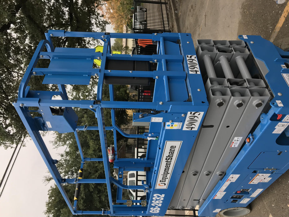 2019 Genie GS-2632 Folding rails with half height swing gate